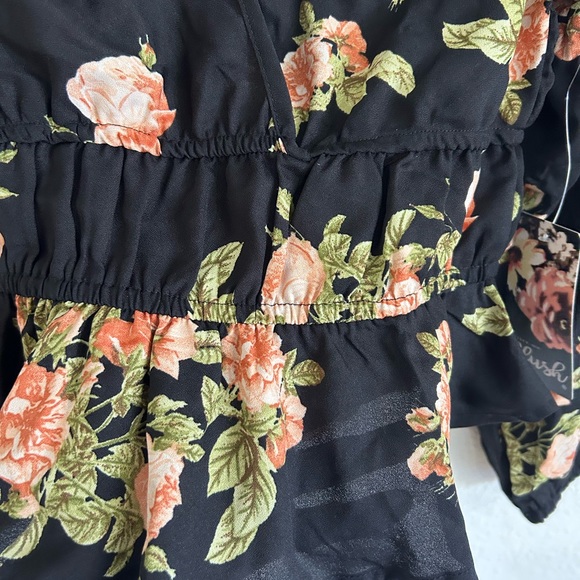 💥PRICE ⬇️ HINT OF BLUSH • Women’s Black Floral Top • sz Med • - Picture 8 of 10
